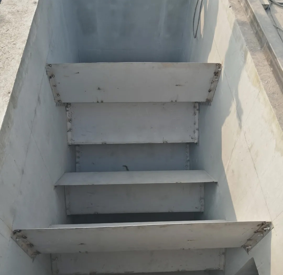 水處理設(shè)備之折板安裝及注意事項